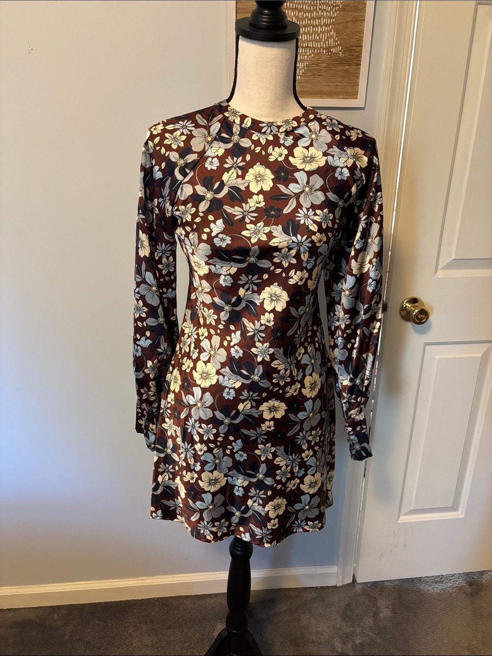 NWT Long-Sleeve Floral Shift Dress in Brown Size 2
